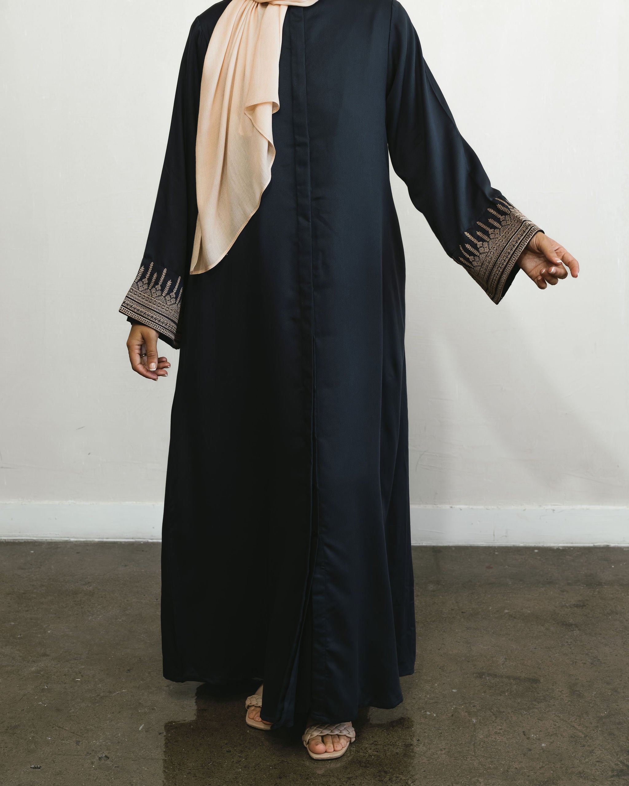 Embroidered Tribal Sleeve Button Front Abaya - Navy & Stone