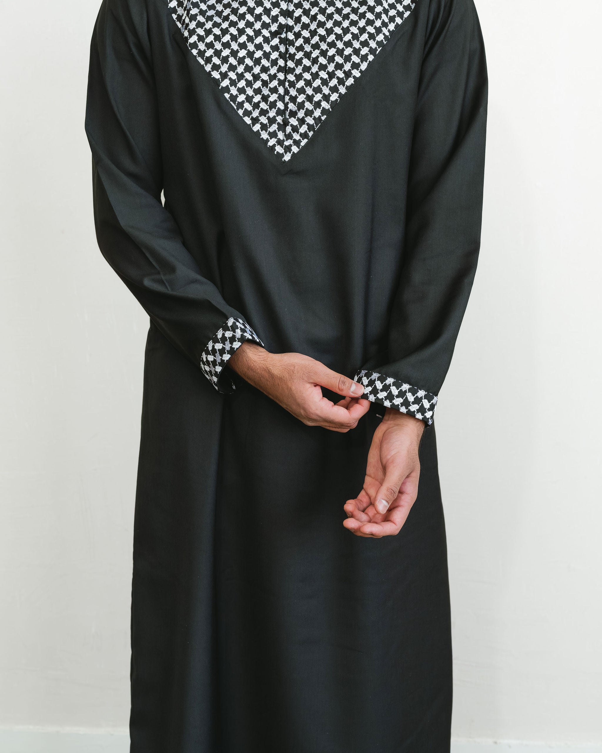 Men's Black Kufiya Thobe